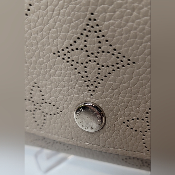 Louis Vuitton Mahina Iris Monogram Bi Fold Wallet - Picture 4 of 12